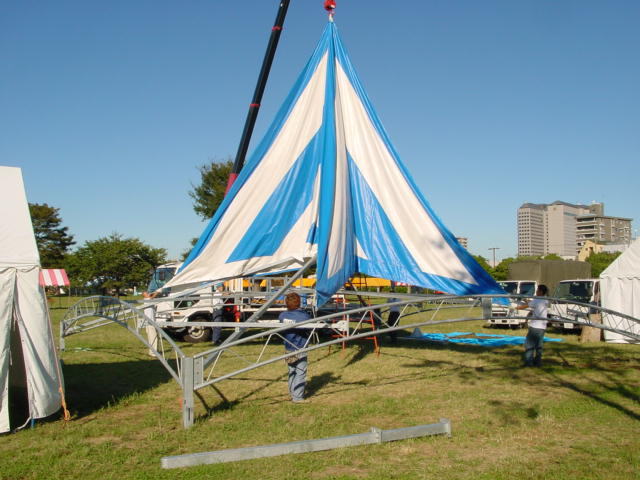 ステージテント設営　大型テント（10ｍ）