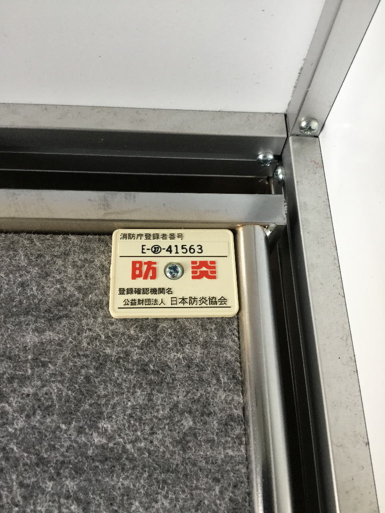 フィッティングルーム(簡易更衣室)