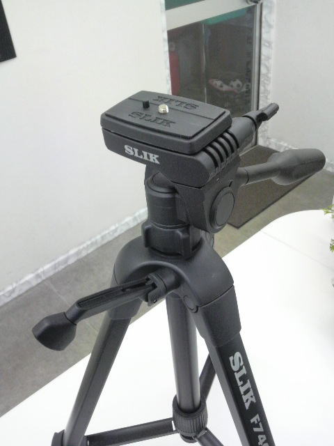ビデオカメラ用三脚　スリック (SLIK)　ビデオ&カメラ両用4段三脚 F740