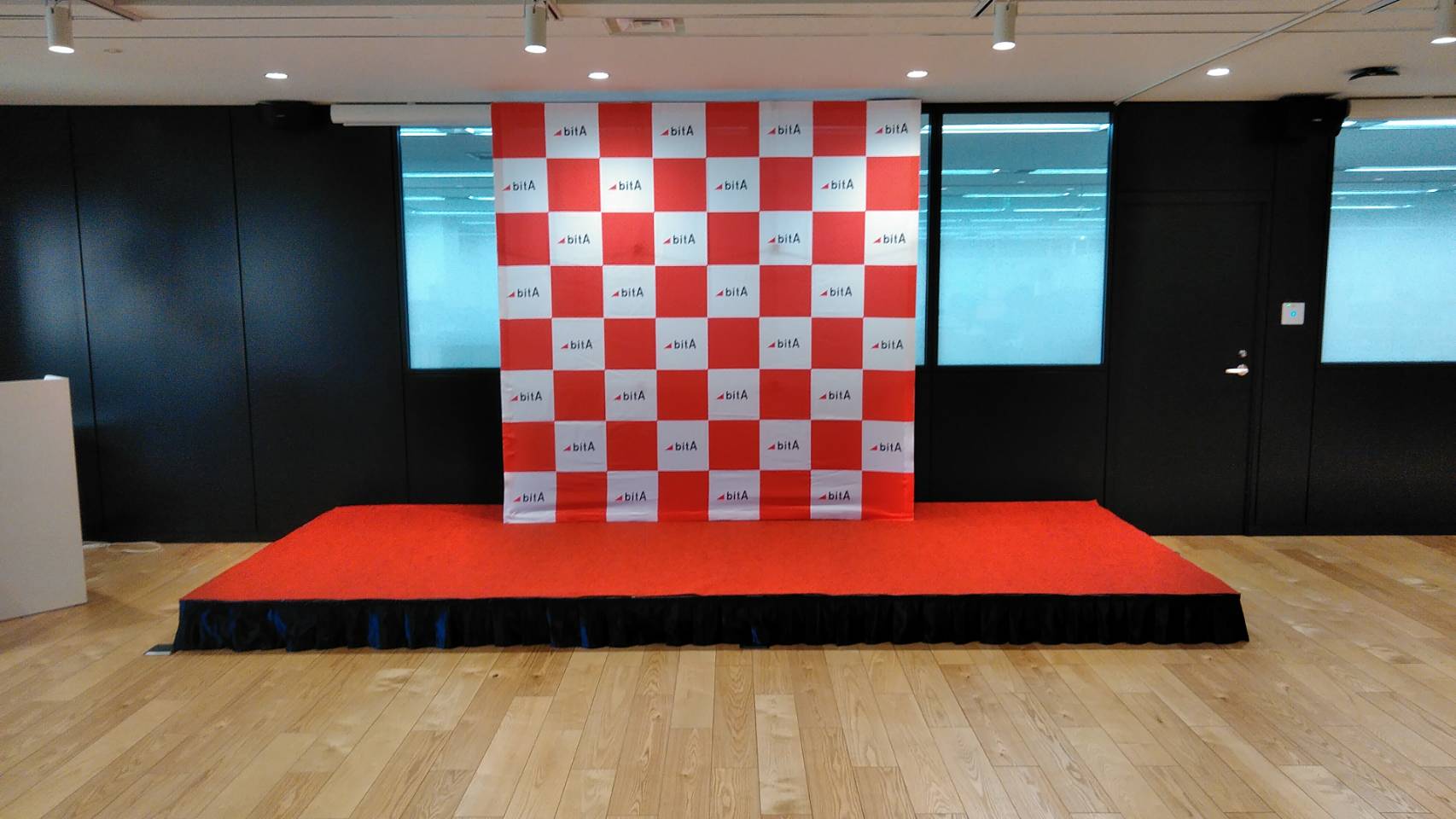 ステージ設営
